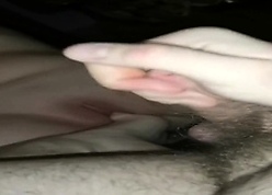 Cette jeune rouquine a ses regles... tant pis, il polar nique!